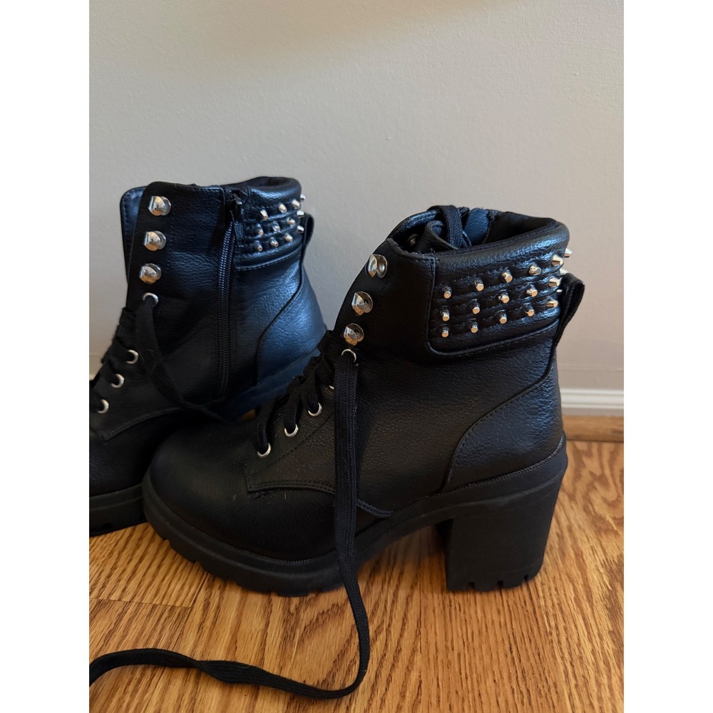No Boundaries Womens Black Studded Lace Up Block Heel Combat Boots Size 7W